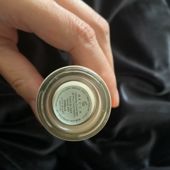 Becca Ultimate Coverage Foundation Vanilla - Picture 3 of 3